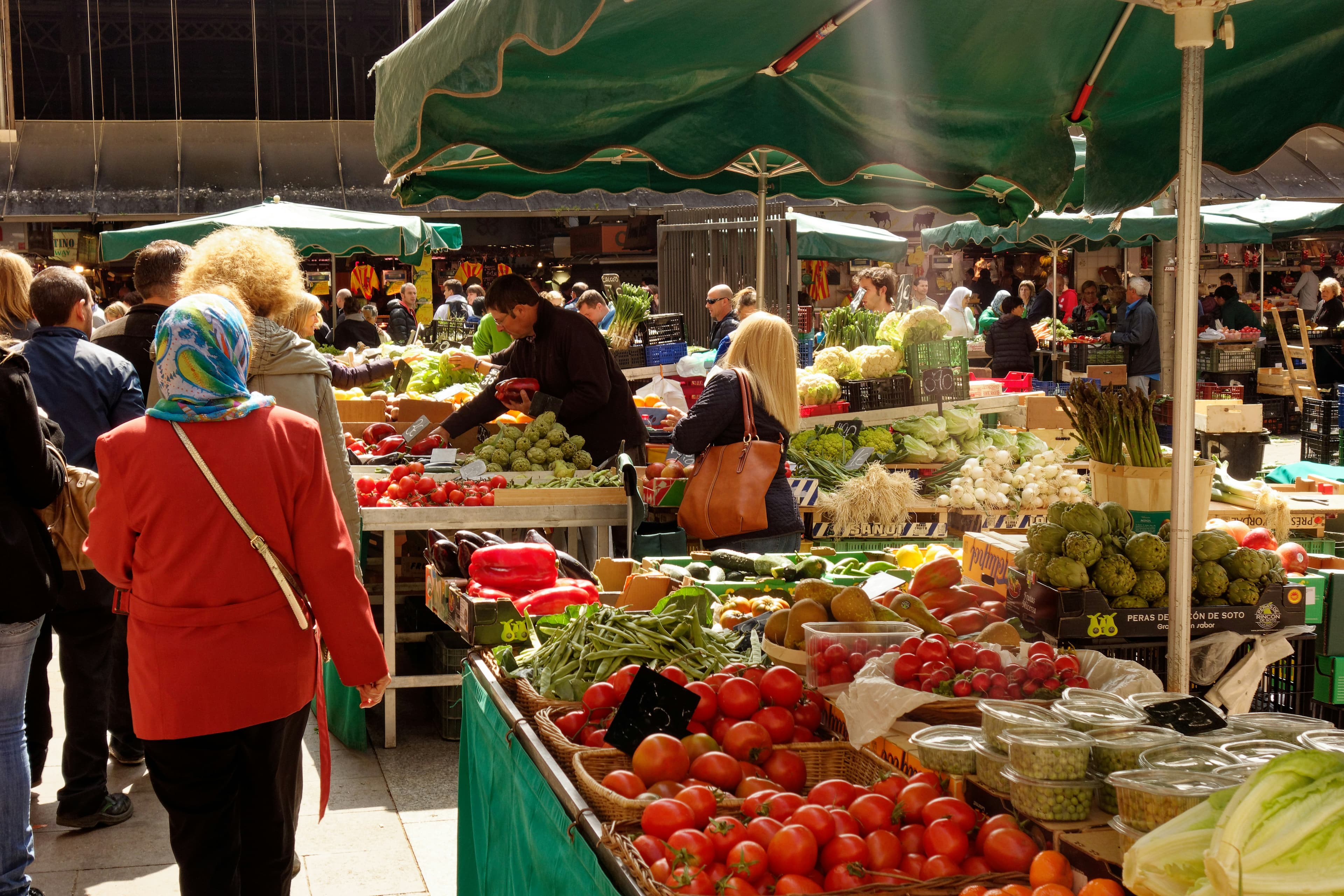 people in market during daytime v8IbdsPXo7U